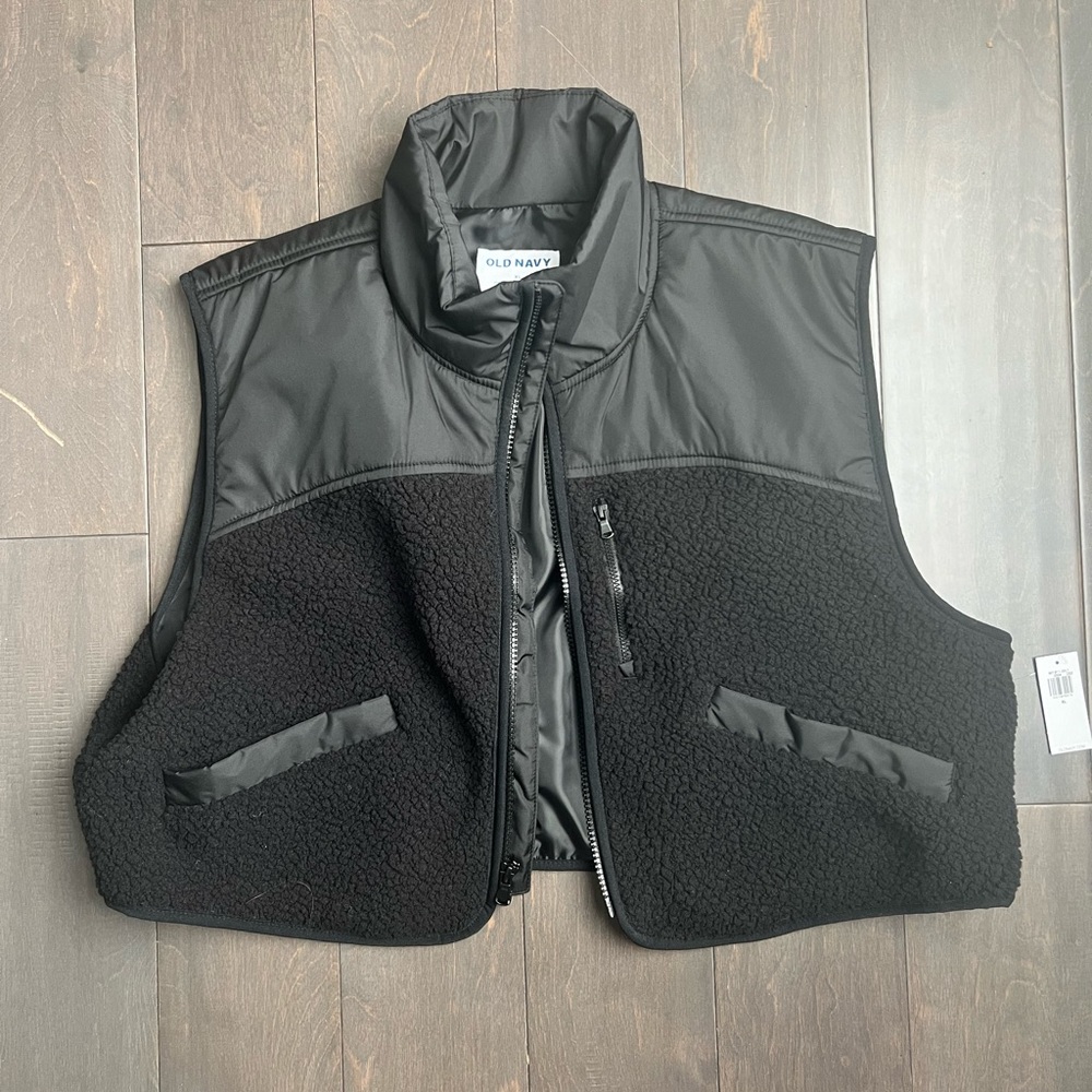 NWT Old Navy black cropped vest, XL